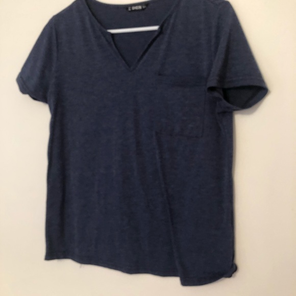 T shirt - Picture 2 of 3